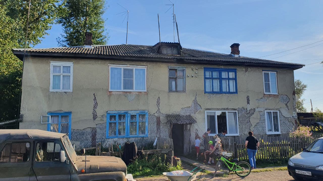 В УКХ прокомментировали ситуацию с дырявой крышей в доме №4 по улице Южная-2