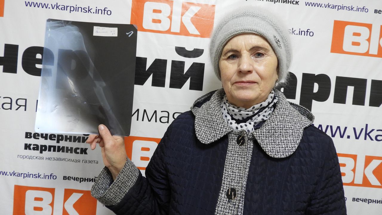 Карпинская пенсионерка, которая поскользнулась и сломала руку, будет подавать в суд на УК "Дом"