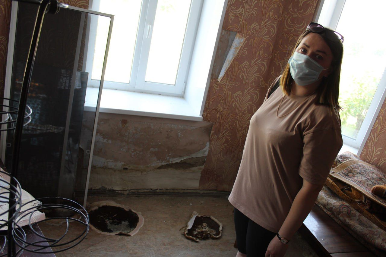Жительница Карпинска накопила 250 тысяч рублей долга за квартиру, в которой живут только грибы