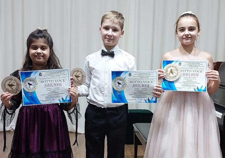 Воспитанники карпинской Школы искусств заняли призовые места на вокальном конкурсе в Волчанске