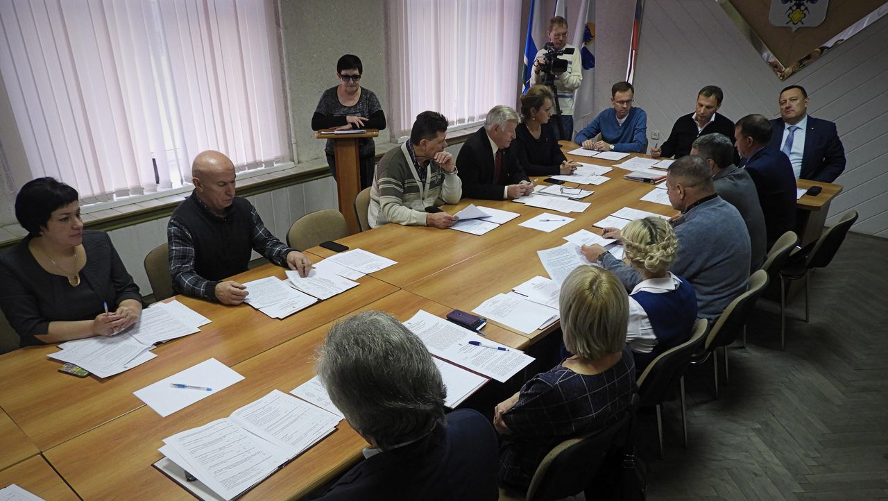 Депутаты обсуждали, куда потратить 11 миллионов рублей и как получить из «области» еще десять
