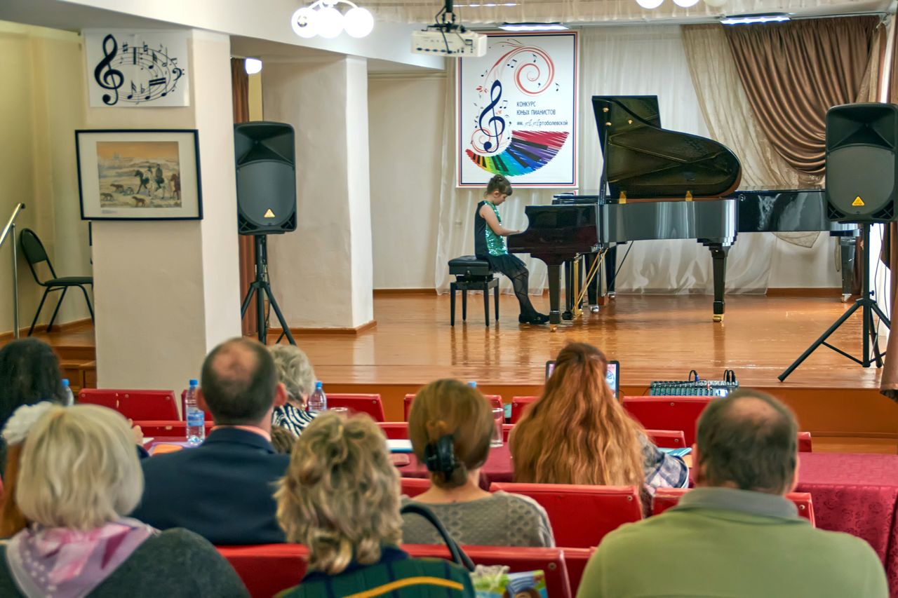 Две пианистки из Карпинска стали лауреатами окружного конкурса