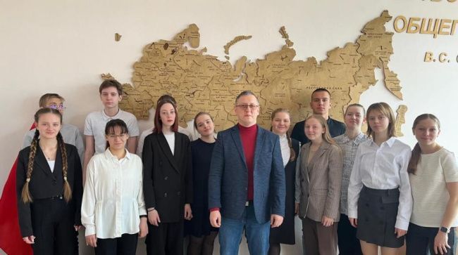 Председатель ГТИК посетил школу №2 и рассказал старшеклассникам об избирательной системе России