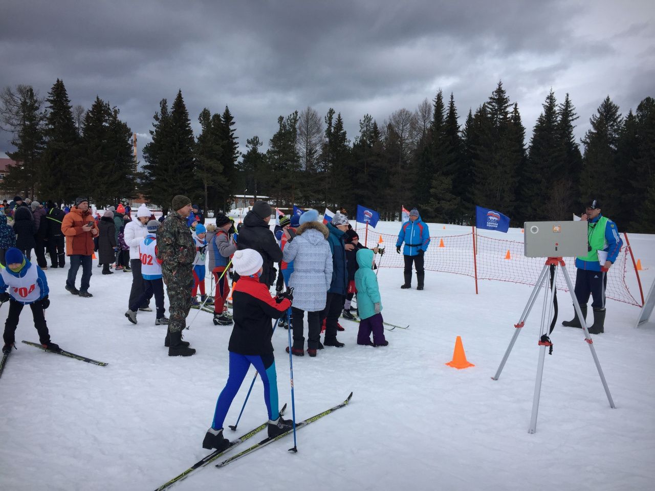 В Карпинске состоялись лыжные гонки, посвященные погибшим сотрудникам МЧС
