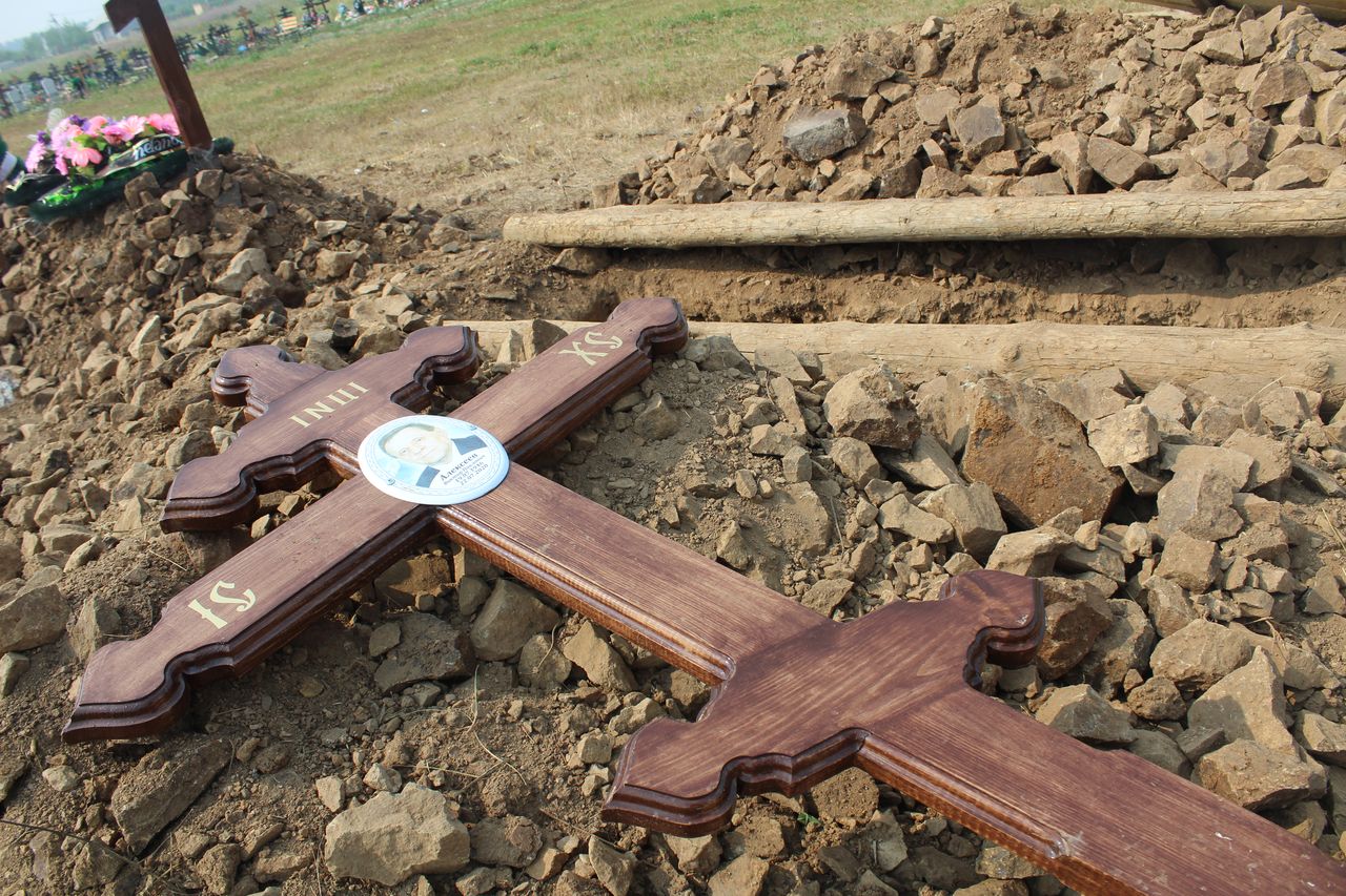 Скандал на кладбище: родственники опознали тело Еремеева. Мужчина действительно лежал в могиле другого человека