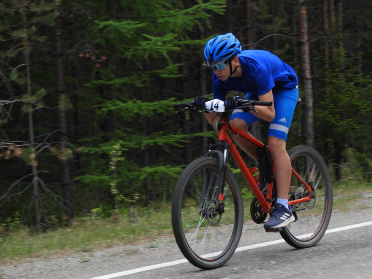 В Карпинске прошли соревнования среди профессионалов и любителей велоспорта «Колесо Уральских гор»