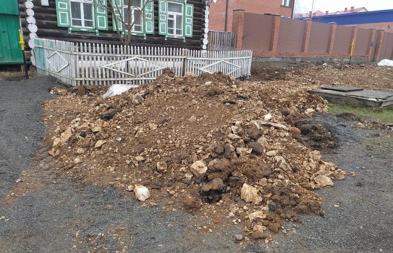 Жители переулка Ленина недовольны кучами грунта после укладки газопровода. Но они там не просто так