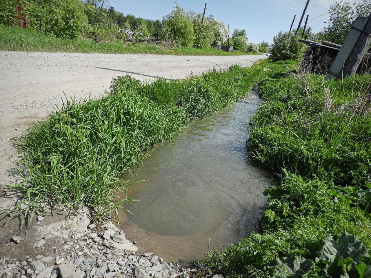 Вонючая традиция: на улице Республики снова поток канализационной воды идет в Турью