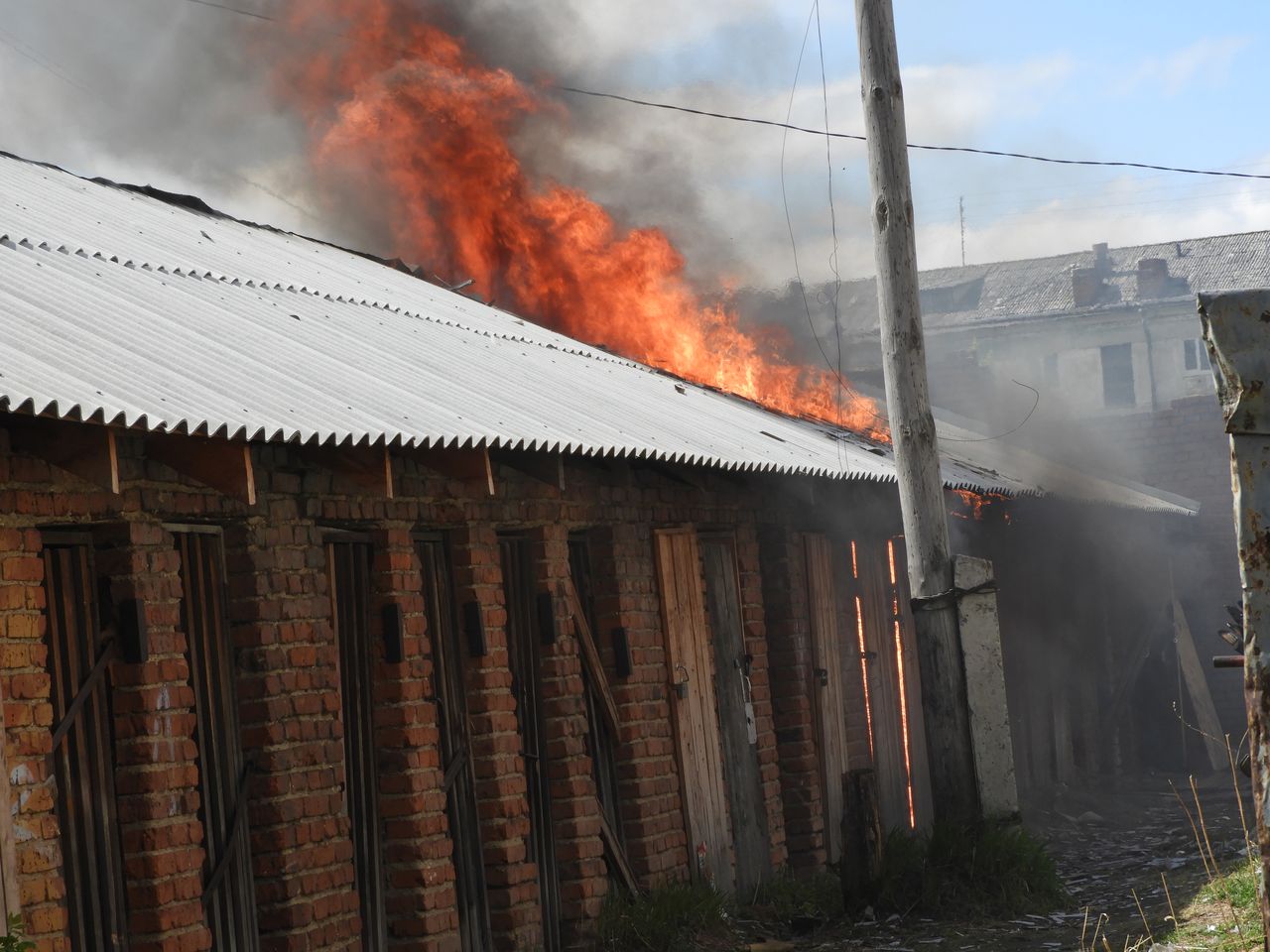 В Карпинске вновь горели сараи. Местные жители уверены, что виноваты дети-подростки