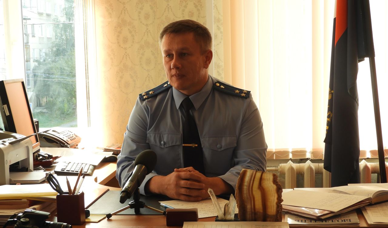 Прокурор Карпинска Андрей Аржаховский поздравил коллег с профессиональным праздником