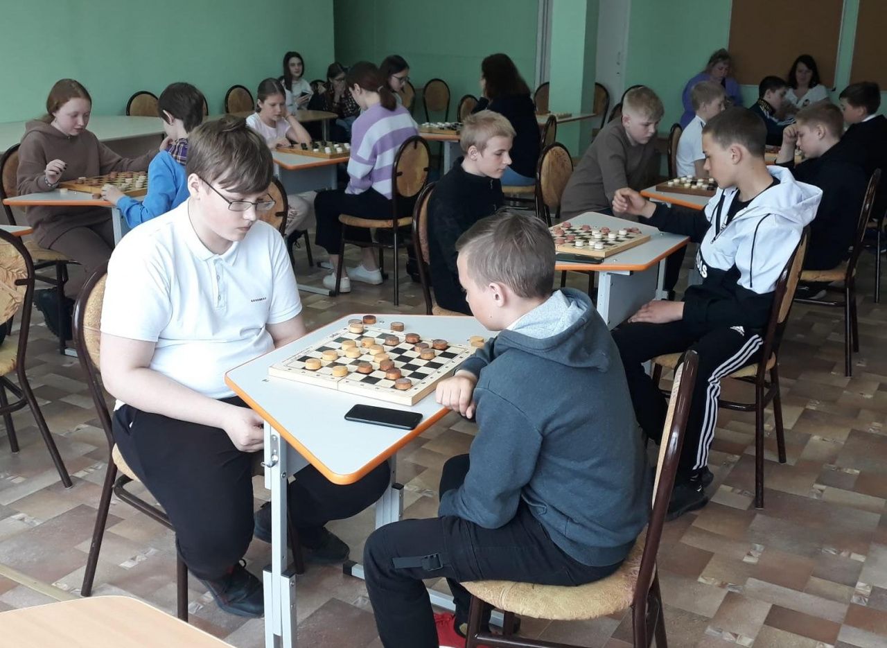 В Карпинске состоялся городской турнир по шашкам среди школьников
