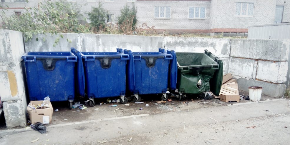 В Карпинске сгорел очередной мусорный бак