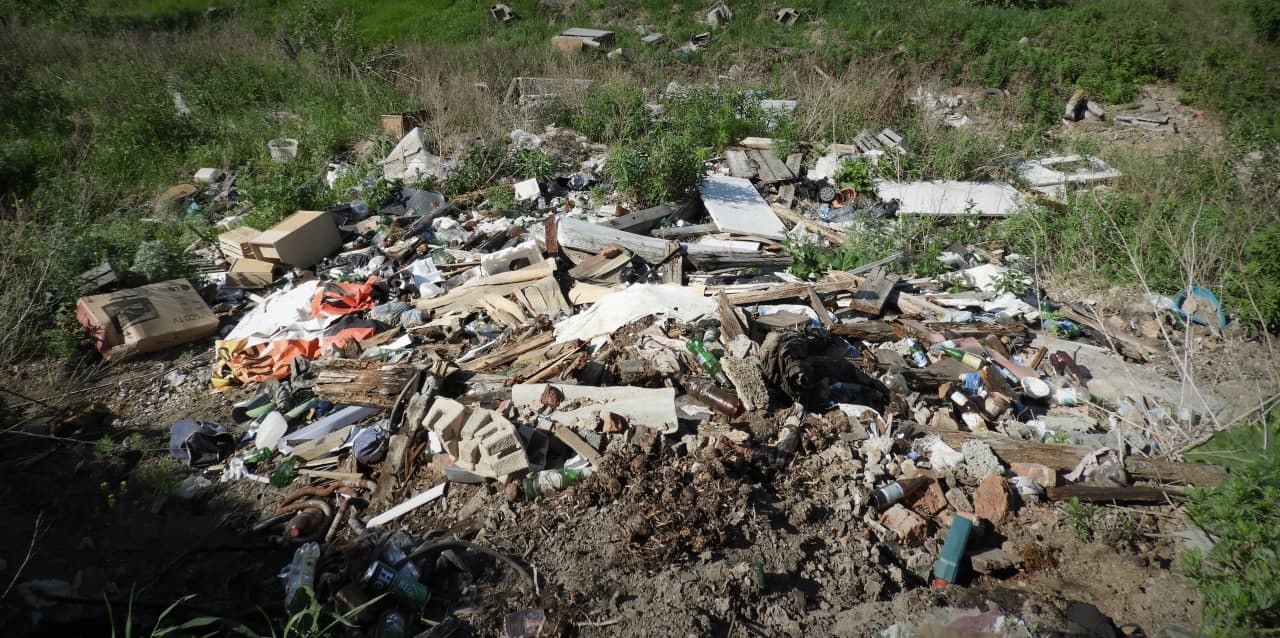 Уборкой нелегального мусора в Карпинске займется предприниматель из Перми
