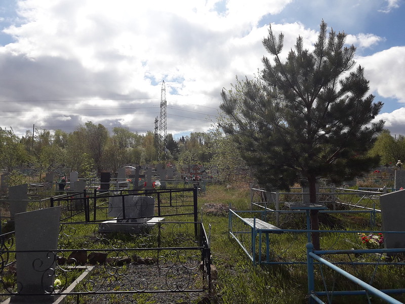 В Краснотурьинске водитель ритуальной компании воровал оградки на могилах