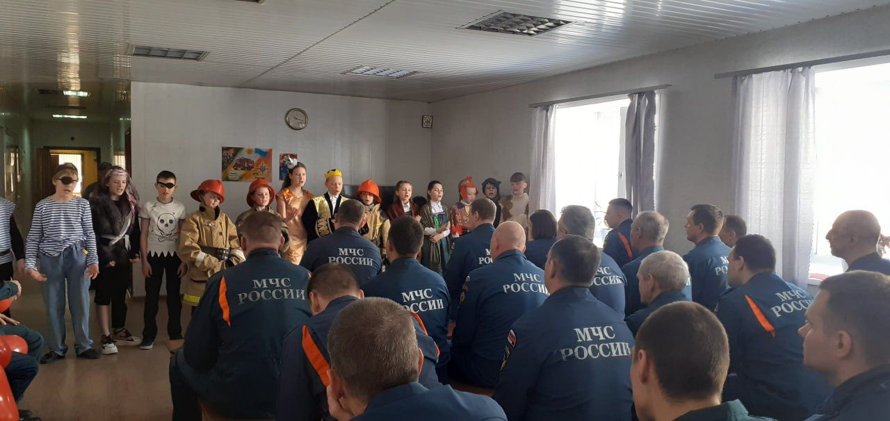 Карпинских пожарных наградили медалями «За отличие в ликвидации последствий ЧС»
