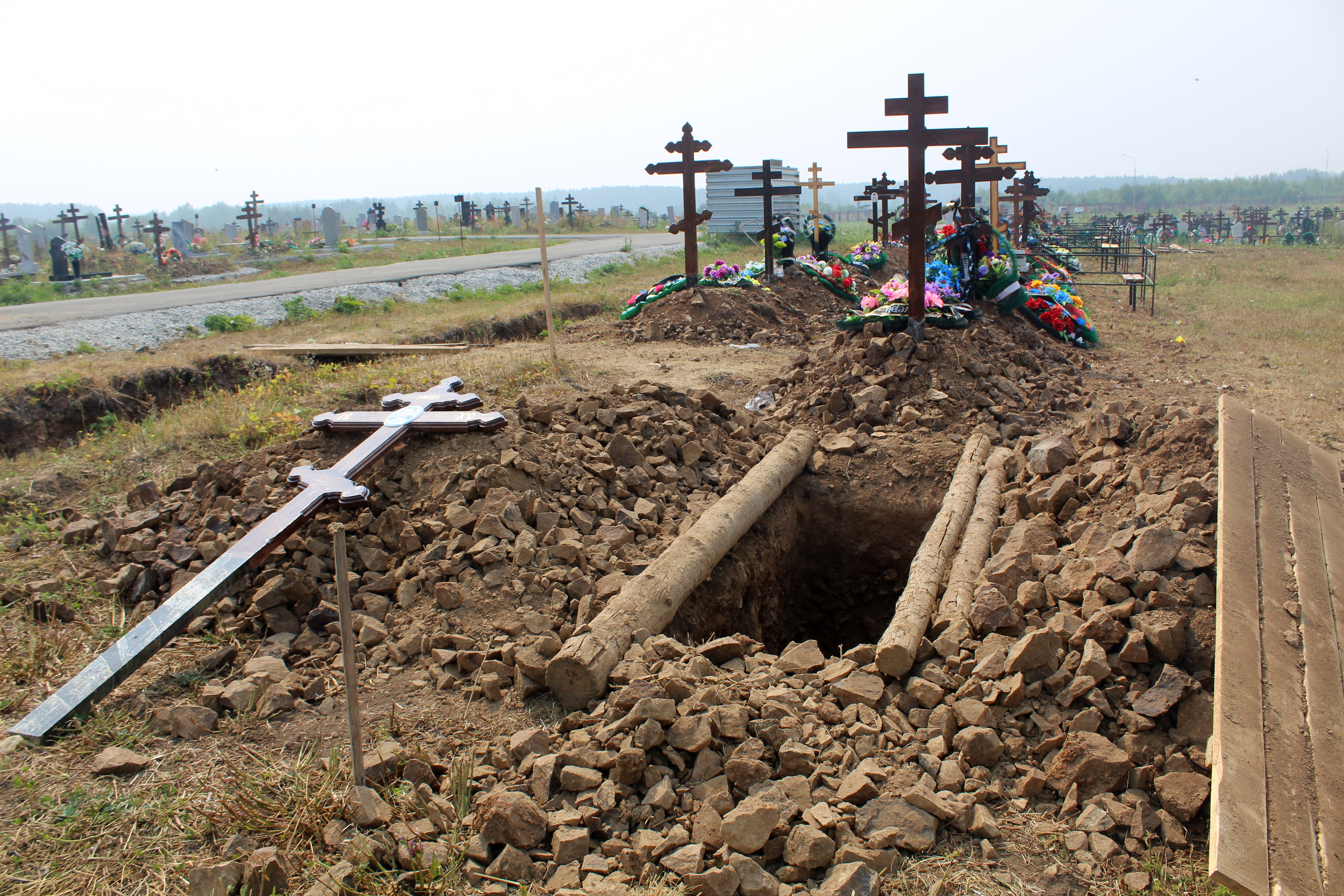 Скандал на кладбище: тело умершего эксгумировали в присутствии силовиков