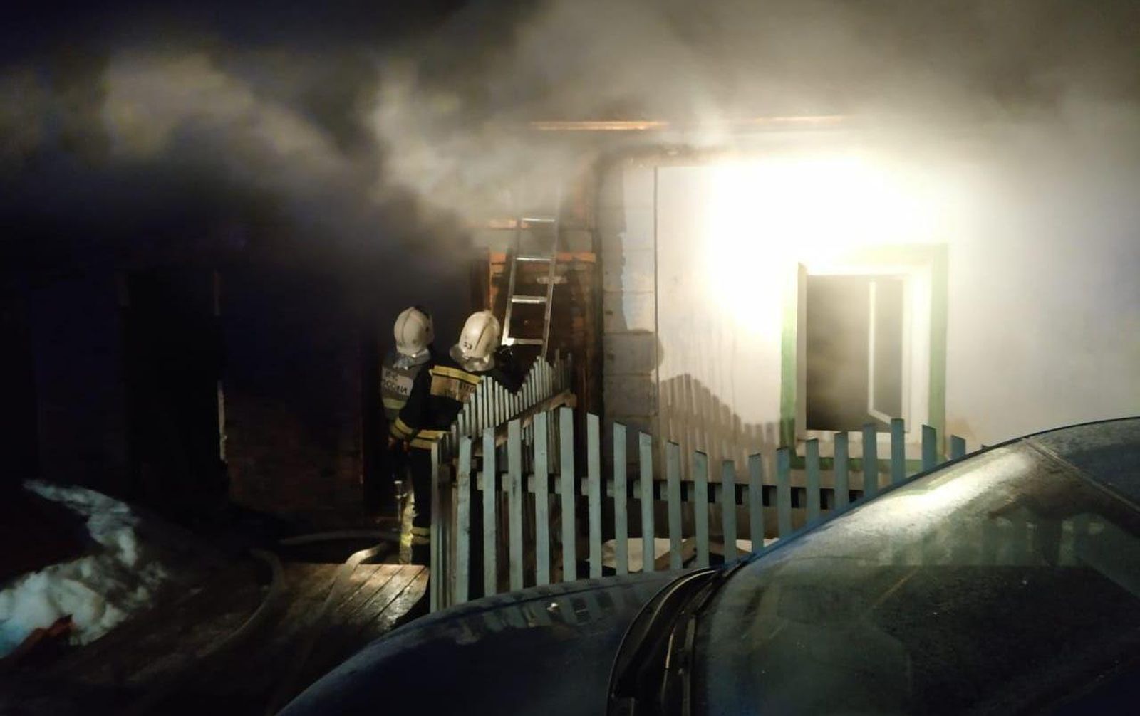 Сегодня ночью в Кытлыме сгорели частный дом, баня и автомобиль