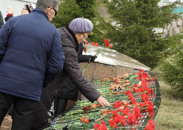 На площади Славы произнесли речи и возложили цветы в память о погибших в Великой Отечественной войне