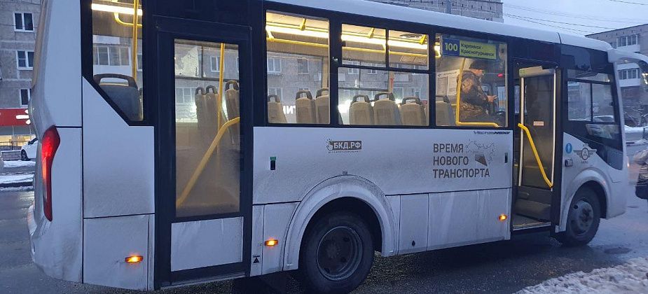 Пассажиры рейса Карпинск-Краснотурьинск были вынуждены сойти с автобуса из-за поломки двери