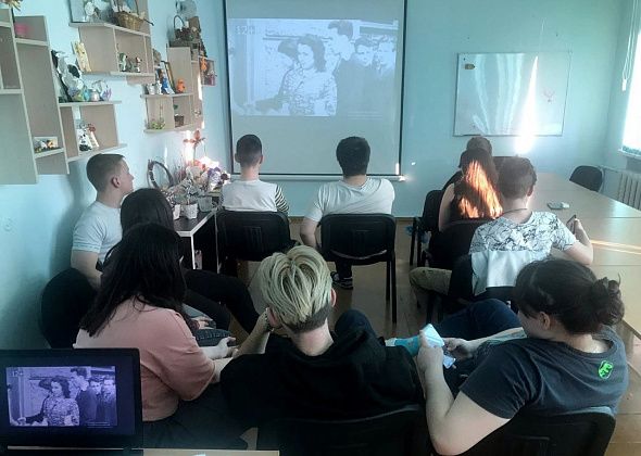 Карпинским школьникам показали фильм о зверствах нацистов в годы войны