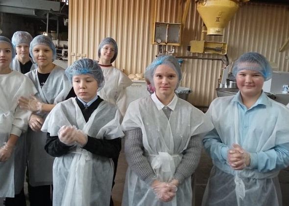 Карпинские школьники сходили на экскурсию в местный хлебокомбинат
