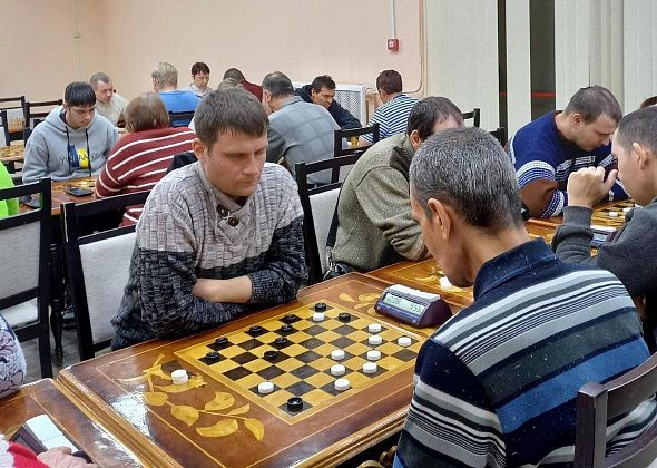 В Карпинске прошел окружной турнир по шашкам среди инвалидов