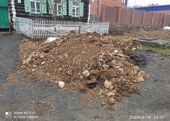 Жители переулка Ленина недовольны кучами грунта после укладки газопровода. Но они там не просто так