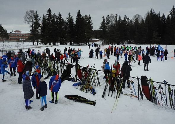 На стадионе ДЮСШ прошли лыжные гонки, посвященные памяти погибших сотрудников МЧС