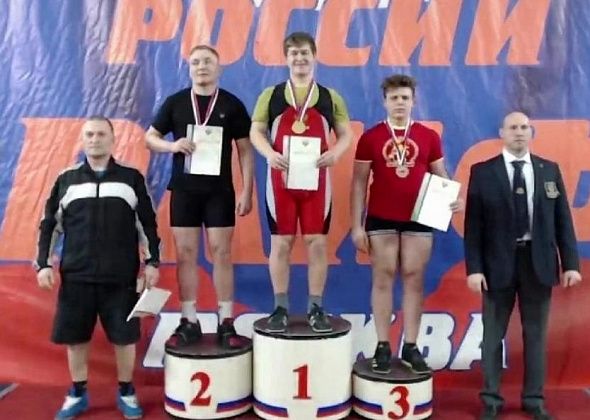Карпинский пауэрлифтер занял призовые места на соревнованиях в Москве и собирается на Чемпионат мира