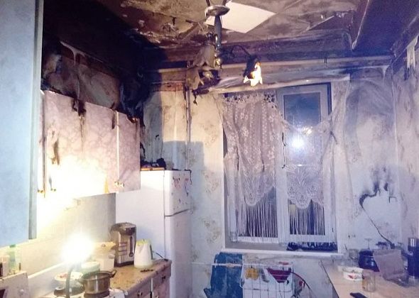 Волчанская семья спалила кухню, когда пыталась потушить горящее масло водой