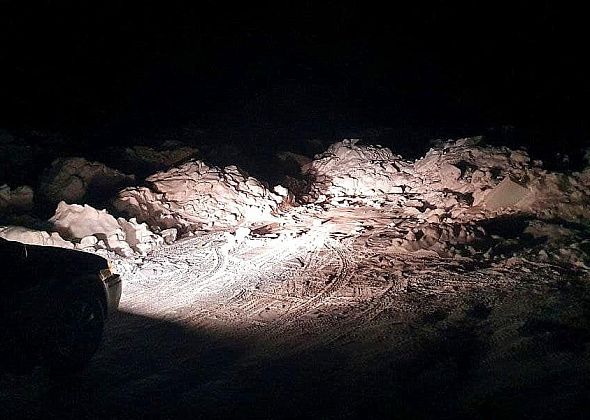 Кратчайший путь к лыжной трассе на Солдатском вырубе теперь завален снегом и льдом