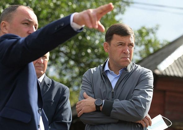 Глава МЧС России обсудил с губернатором тушение пожаров на Урале