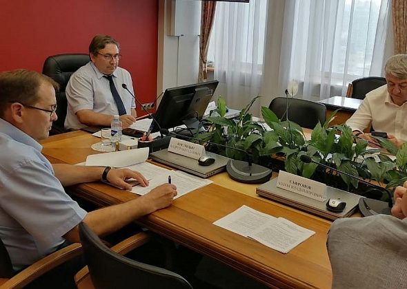 Областной министр по ЖКХ отметил быстрый темп благоустройства парка ДКУ в Карпинске