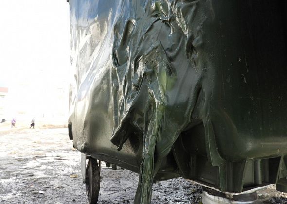 В Карпинске опять начали гореть пластиковые контейнеры