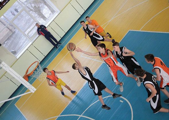 В Карпинске стартовал чемпионат города по баскетболу