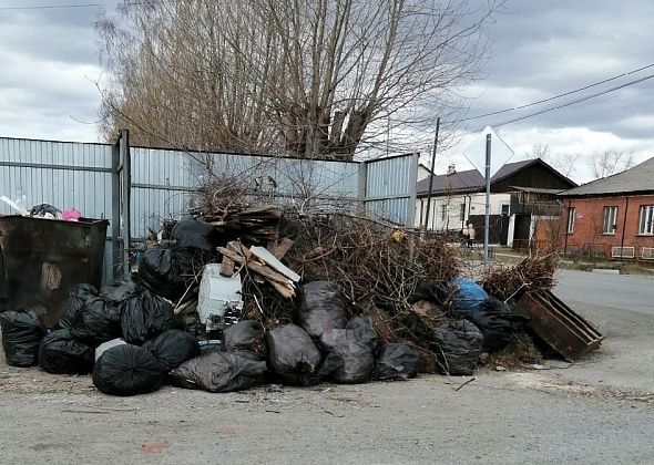 Жители Карпинска жалуются на неубранный после субботников мусор