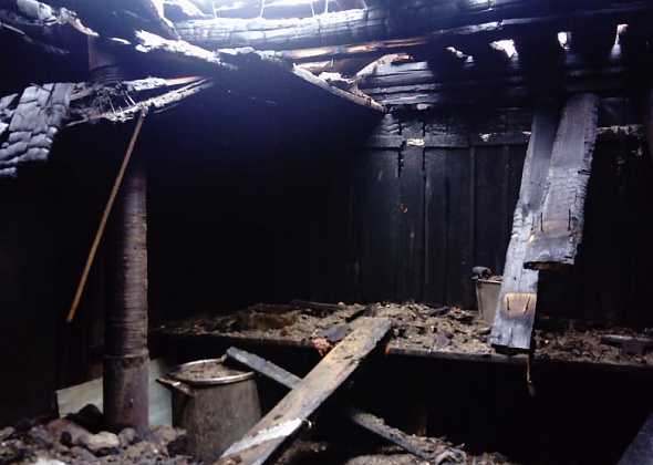 В Карпинске горела частная баня. Тушить помогал сосед