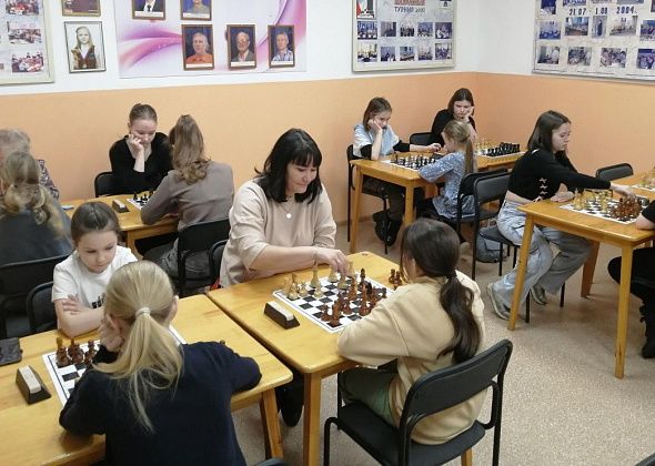 Карпинские шахматистки выступили на праздничном турнире в Краснотурьинске