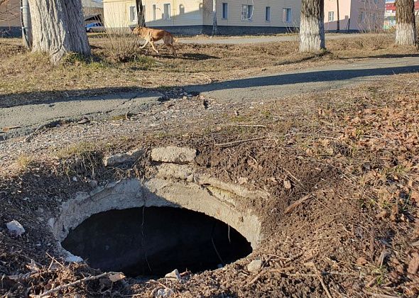Жители улицы Лермонтова указывают на проблему открытых канализационных колодцев