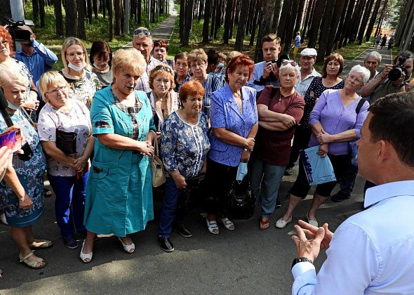 О чем жители Карпинска говорили с губернатором Евгением Куйвашевым в Комсомольском парке