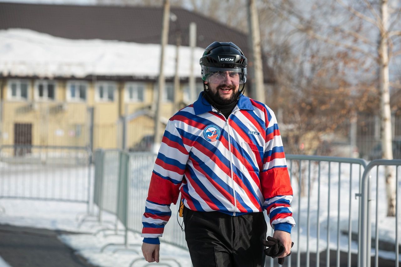 Карпинец будет помогать судить заключительные игры Чемпионата России по хоккею с мячом