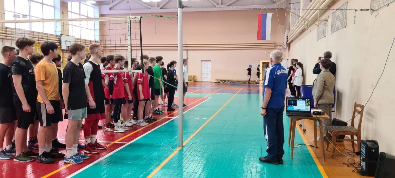 В Карпинске прошло первенство по волейболу среди старшеклассников и студентов
