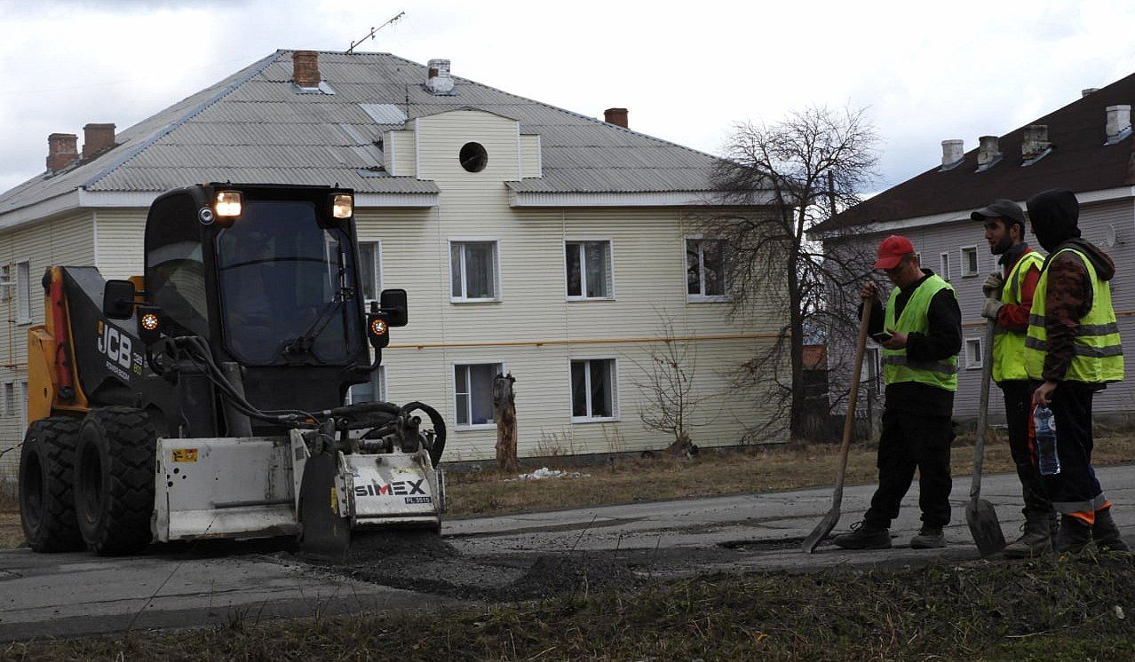 В Карпинске ремонтируют дороги и тротуары
