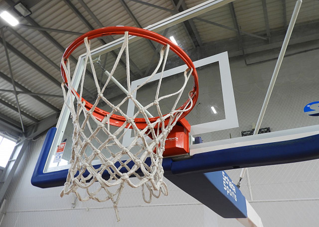 В Карпинске завершился памятный турнир по баскетболу