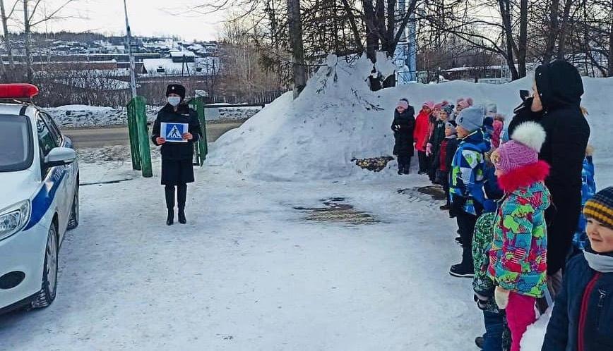 После ДТП с наездом на 5-летнего ребенка инспекторы ГИБДД посетили детский сад