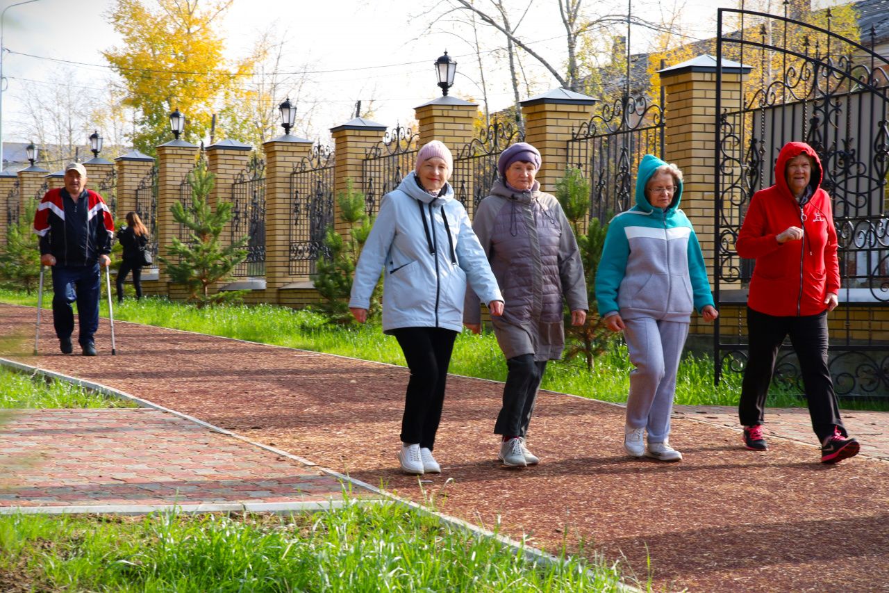В парке ДКУ прошла акция для любителей ходьбы
