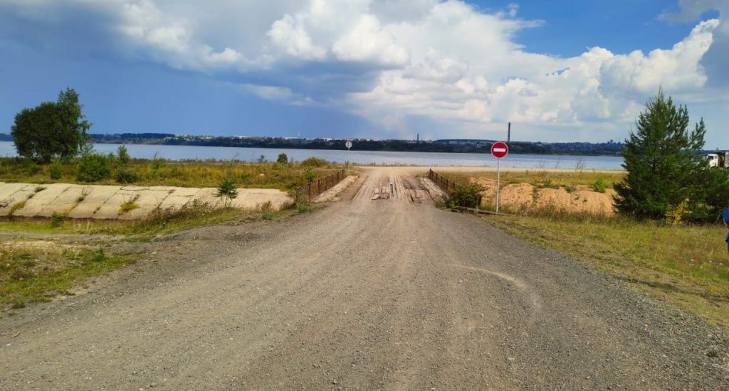 В ухудшении состояния моста в Новую Туринку карпинцы обвиняют водителей большегрузов