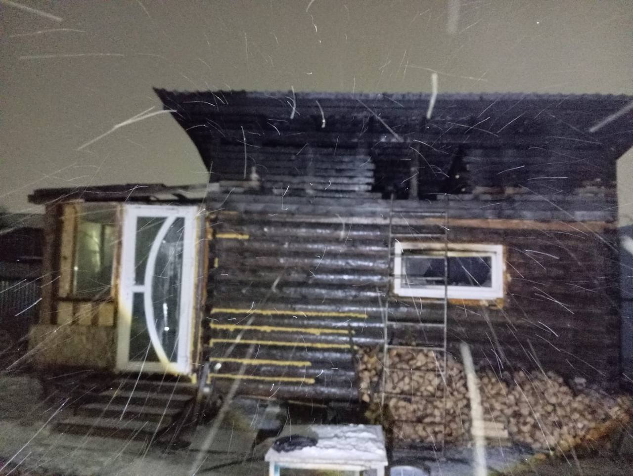 На выходных в Карпинске горела частная баня