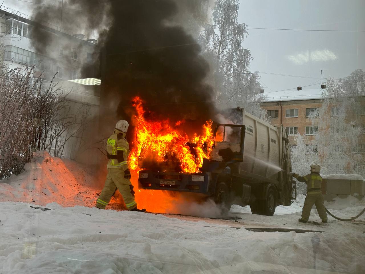 В Карпинске загорелся мусоровоз