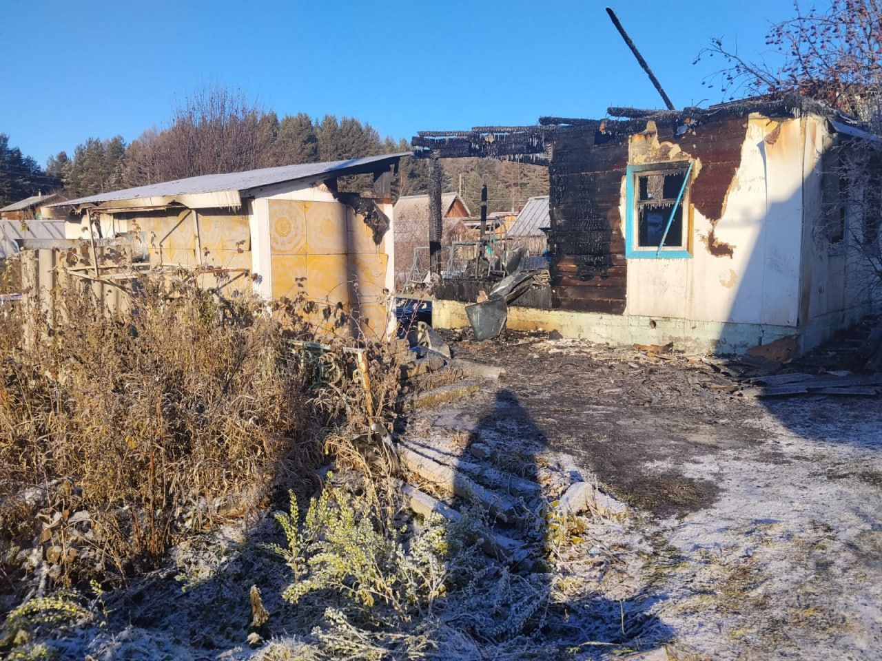 В Карпинске за один день случилось три пожара. Горели баня, садовый дом и бесхозное строение